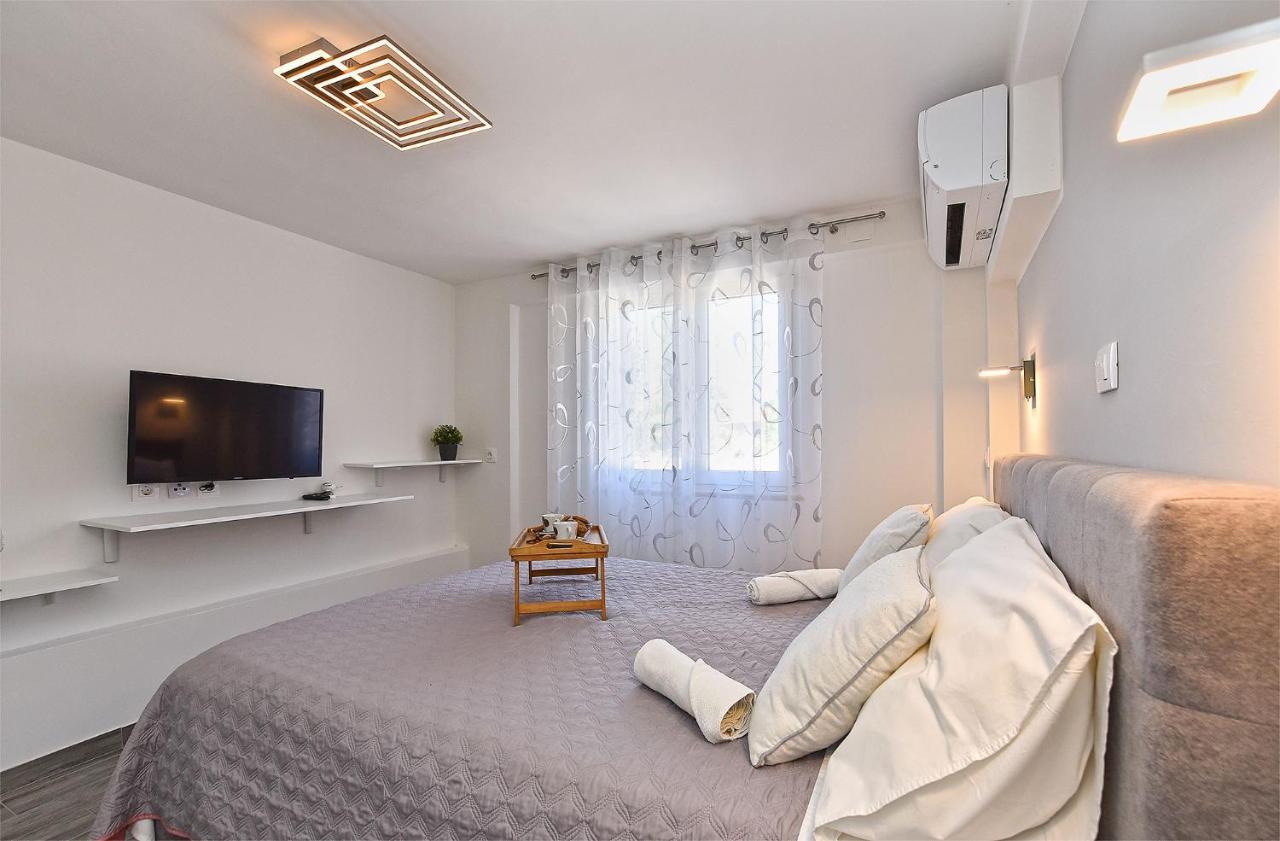 Double Room With Pool 2261 Medulin Dış mekan fotoğraf