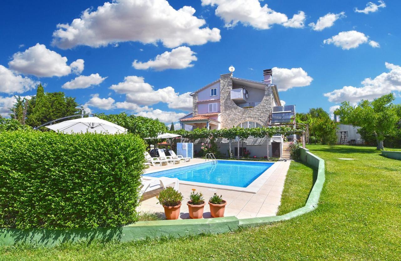 Double Room With Pool 2261 Medulin Dış mekan fotoğraf